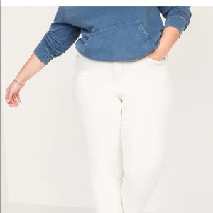 NWT Old Navy Capri pants. White denim.